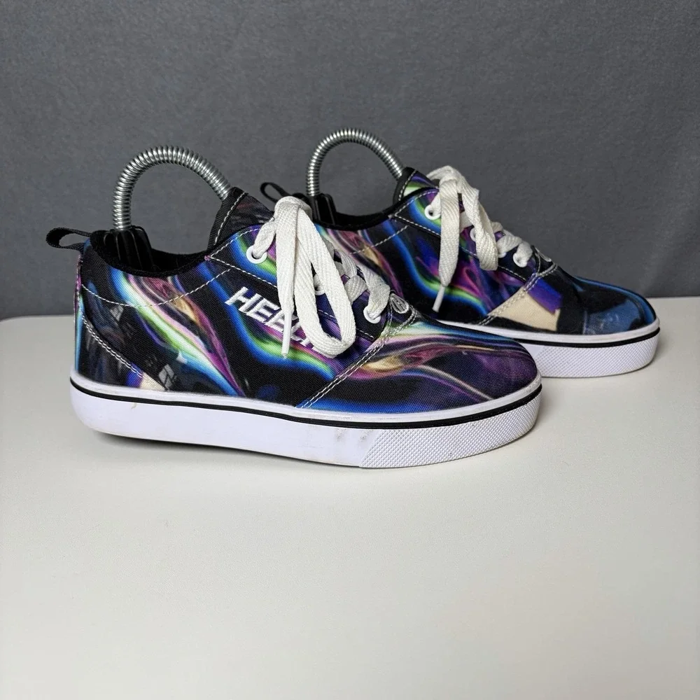 Heelys Skate Shoes Low Top Lace Up Sneaker Wheels Youth Size 2